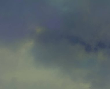 Pürüzsüz turkuaz tonları ıslak etkisi el çizilmiş tuval aquarelle arka plan. Grunge tasarım için yaratıcı ışık gökyüzü mavi renkli suluboya kağıt dokulu illüstrasyon, vintage kart, retro şablonlar.