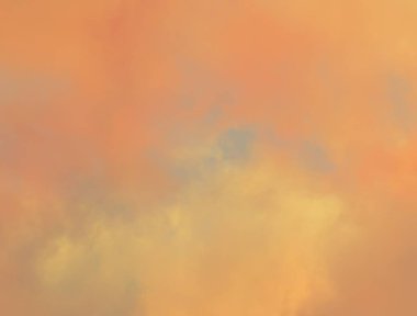 Şafakta mor altın gökyüzü