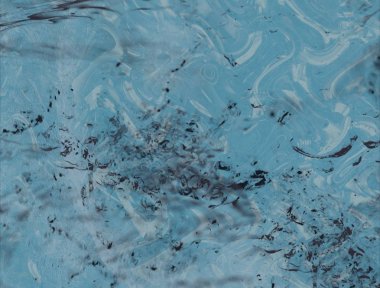 Su damlaları ile mavi arkaplan