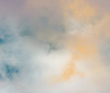 soyut grunge bulutlar, kopya alanı ile renkli arka plan