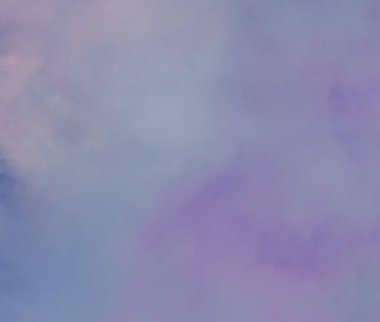 Grunge ışık gökyüzü mavi, pembe ve mor tonları aquarelle arka plan. Pürüzsüz pastel renkler ıslak etkisi el çizilmiş tuval. Tasarım için suluboya kağıt dokulu illüstrasyon, vintage kart, retro şablonlar.
