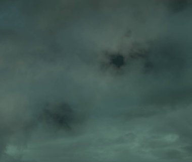 soyut grunge bulutlar, kopya alanı ile renkli arka plan