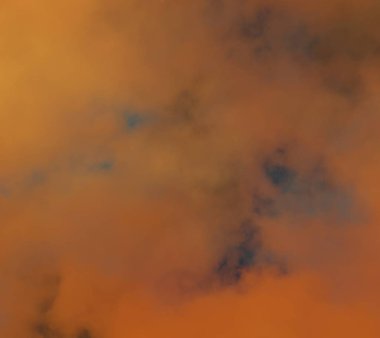 Güneş ile Moody gökyüzü