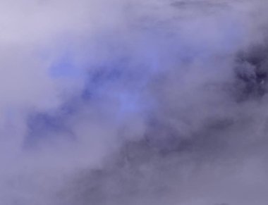 Yağmurlu bir günde bulutlu gökyüzünün yakın