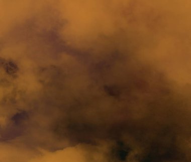 Turuncu sis ve siyah sahne stüdyosu vitrin oda arka plan üzerinde sis etkisi.