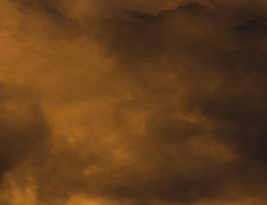 Renkli bulutlu dramatik Günbatımı Gökyüzü