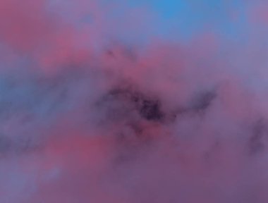 soyut grunge bulutlar, kopya alanı ile renkli arka plan