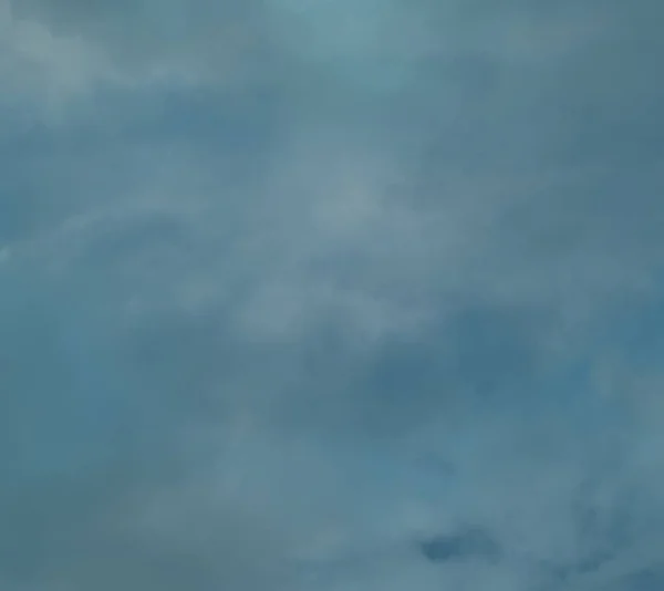 Художня Пухнаста Хмара Небо Градієнтним Кольором Гранжевою Текстурою — стокове фото