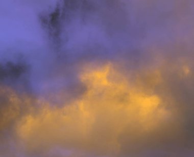 soyut grunge bulutlar, kopya alanı ile renkli arka plan