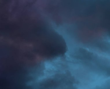 soyut grunge bulutlar, kopya alanı ile renkli arka plan