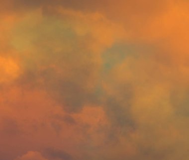 Gün doğumu gökyüzü ve bulutlu