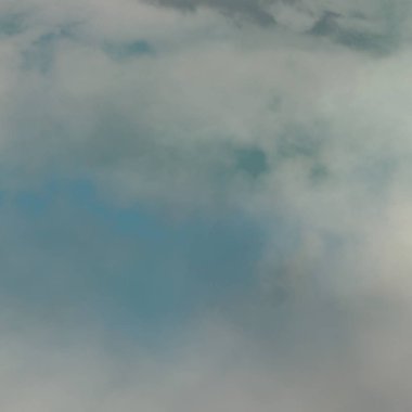 Tenerife adasında gökyüzünde bulutlar, İspanya