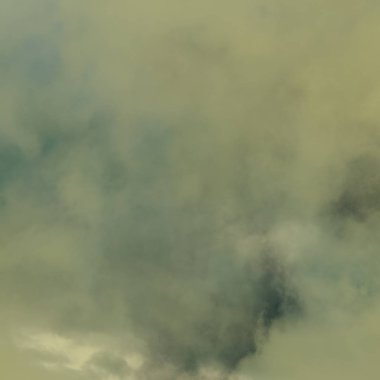 soyut grunge bulutlar, kopya alanı ile renkli arka plan