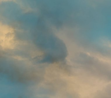 soyut grunge bulutlar, kopya alanı ile renkli arka plan