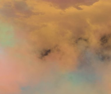 soyut grunge bulutlar, kopya alanı ile renkli arka plan