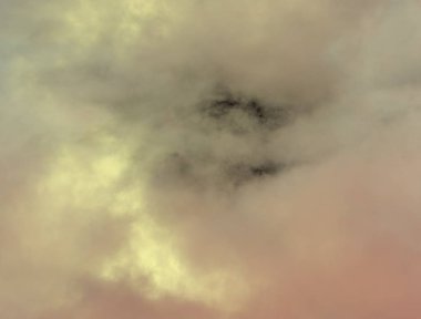 soyut grunge bulutlar, kopya alanı ile renkli arka plan