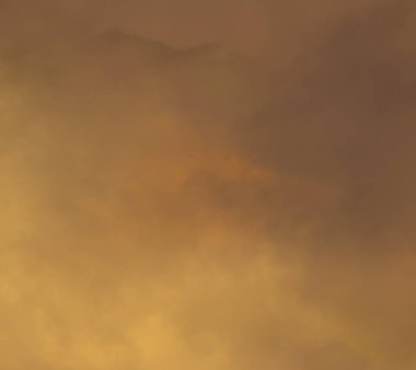 soyut grunge bulutlar, kopya alanı ile renkli arka plan