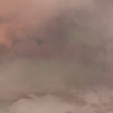 soyut grunge bulutlar, kopya alanı ile renkli arka plan