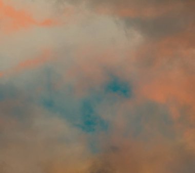 soyut grunge bulutlar, kopya alanı ile renkli arka plan