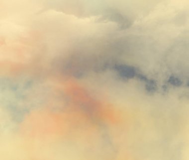 soyut grunge bulutlar, kopya alanı ile renkli arka plan