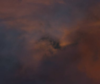 soyut grunge bulutlar, kopya alanı ile renkli arka plan