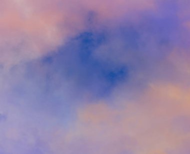 soyut grunge bulutlar, kopya alanı ile renkli arka plan