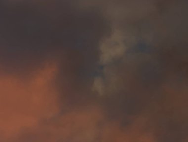 soyut grunge bulutlar, kopya alanı ile renkli arka plan