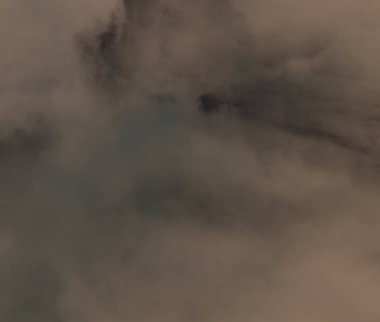 soyut grunge bulutlar, kopya alanı ile renkli arka plan