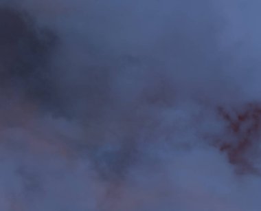 soyut grunge bulutlar, kopya alanı ile renkli arka plan