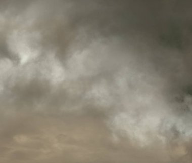 Mavi gökyüzü ve bulutlu