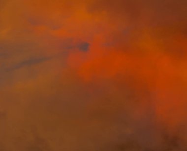 soyut grunge bulutlar, kopya alanı ile renkli arka plan