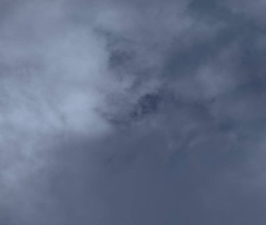 soyut grunge bulutlar, kopya alanı ile renkli arka plan