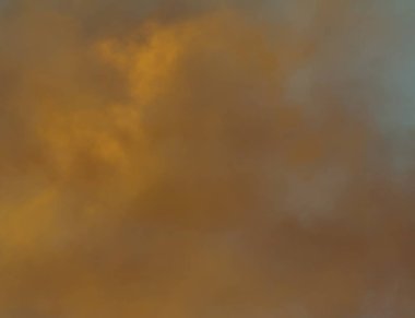 soyut grunge bulutlar, kopya alanı ile renkli arka plan