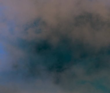 soyut grunge bulutlar, kopya alanı ile renkli arka plan