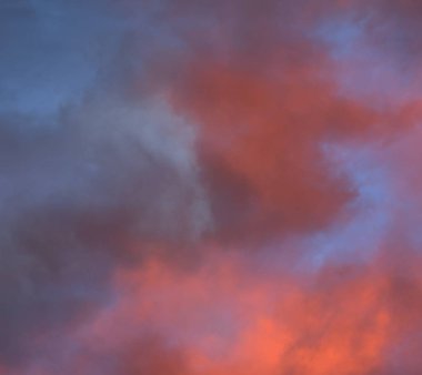 soyut grunge bulutlar, kopya alanı ile renkli arka plan