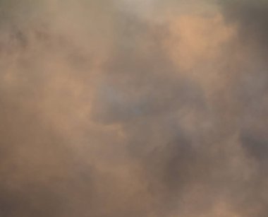 soyut grunge bulutlar, kopya alanı ile renkli arka plan