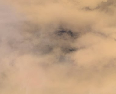 soyut grunge bulutlar, kopya alanı ile renkli arka plan