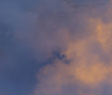 soyut grunge bulutlar, kopya alanı ile renkli arka plan