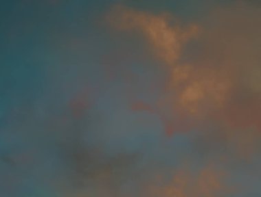 soyut grunge bulutlar, kopya alanı ile renkli arka plan