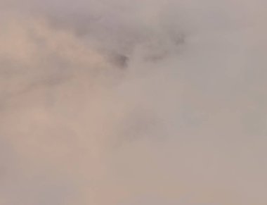 Mavi bulutlar gökyüzünde