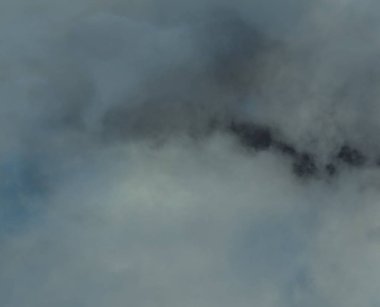 soyut grunge bulutlar, kopya alanı ile renkli arka plan