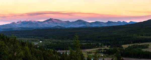 Eine Bergkette Gletschernationalpark Montana Usa Bei Sonnenuntergang — Stockfoto