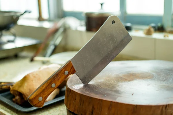Кухонный Нож Разделочной Доске — стоковое фото