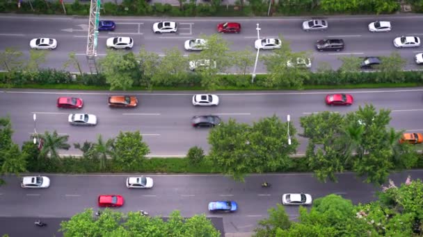 Flujo Tráfico Del Bulevar Urbano Carreteras Verdes — Vídeo de stock