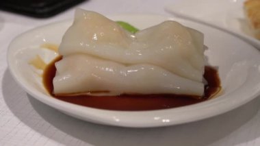 Çin Dim Sum 'u, karides pilavı, soya sosu.