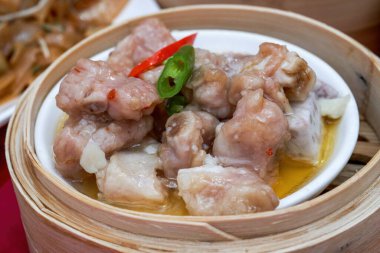 Çin çayı, Çin yemeği, Soya soslu domuz pirzolası.