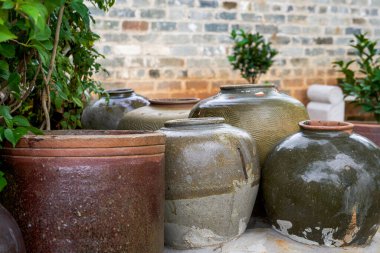 Çin geleneksel toprak kaplama kavanozu yakın çekim