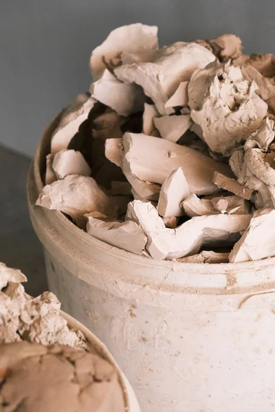 Seramik kil hammadde yığını. Yakın plan.