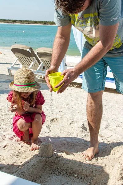 Dad Daughter Build Sand Castles — Stock Photo, Image