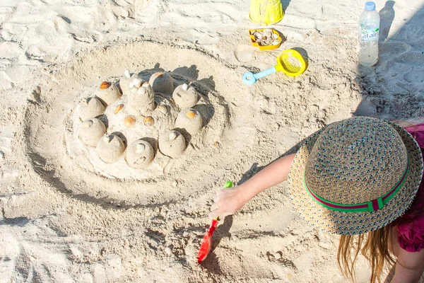 Enfant Jouant Avec Sable Les Moules — Photo